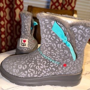 UGG Knotty Wool Leopard boot Size 5